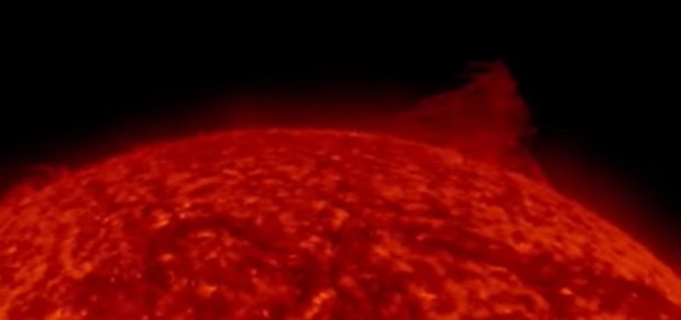 Spektakl na Suncu: Tornado sipao kišu užarenog materijala veličine Mjeseca (VIDEO)