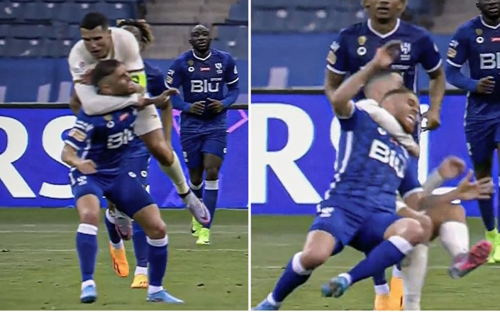 ŠOKANTNI PRIZORI SA TERENA Ronaldo davio protivnika, sudija mu oprostio (FOTO/VIDEO)