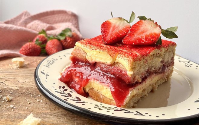 ITALIJANSKA POSLASTICA U DRUGAČIJEM IZDANJU Tiramisu s jagodama i bijelom čokoladom