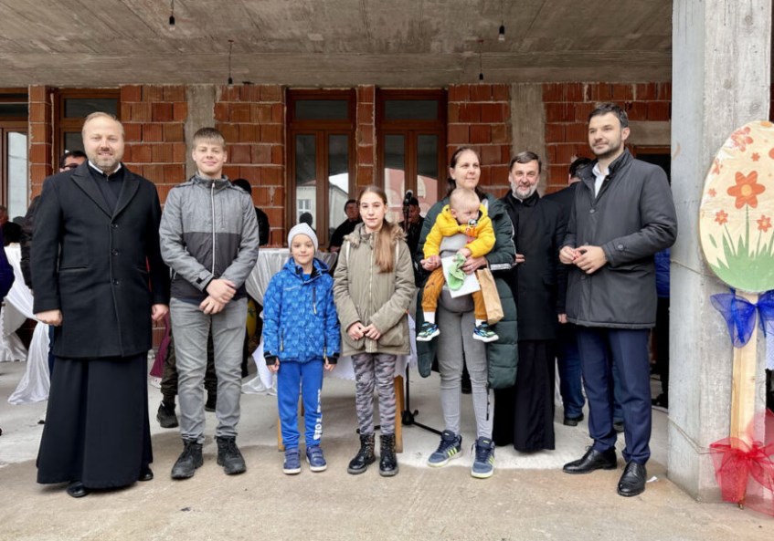 VASKRŠNJA TUCIJADA U PRIJEDORU Sara Golić (11) imala najjače jaje i osvojila zlatnik