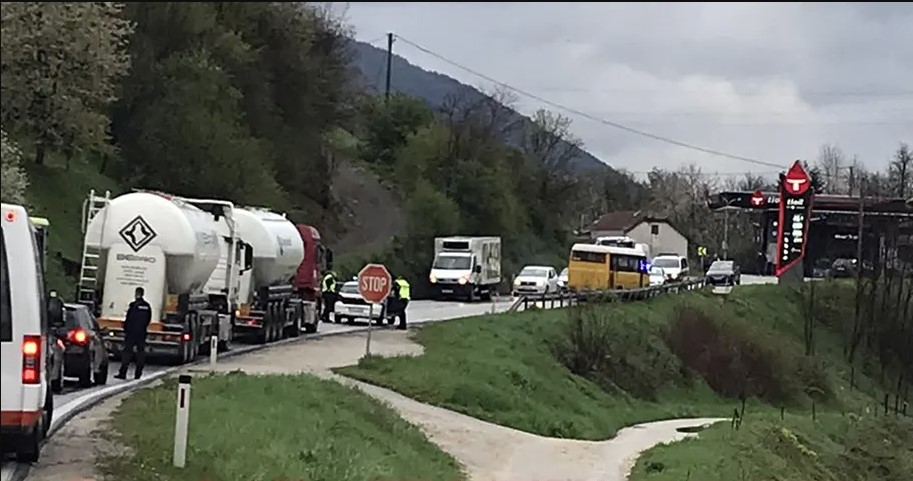 TEŠKA SAOBRAĆAJKA Sudarila se tri vozila, jedna osoba poginula