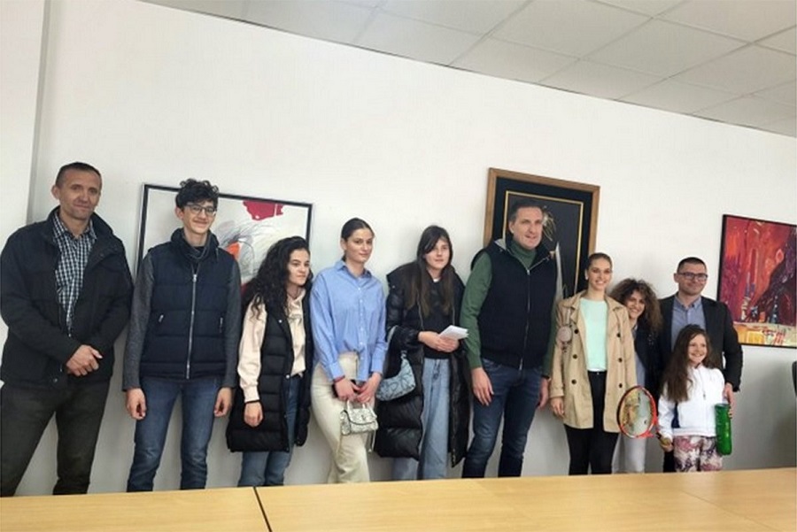 VIP LOŽA ZA NAJUSPJEŠNIJE! Uručene karte i novac za Srpska open najboljim đacima i studentima Republike Srpske