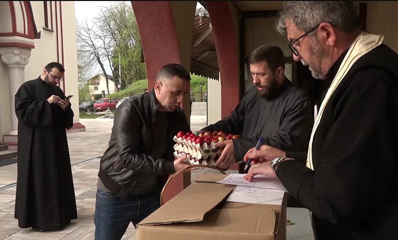 ONAKO KAKO OBIČAJI I NALAŽU Vaskršnja jaja za pacijente u bolnici i dežurne službe