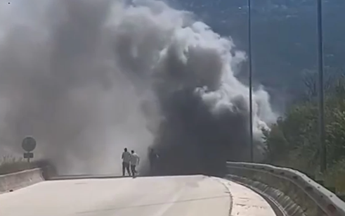 POŠLI NA EKSKURZIJU, PA DOŽIVJELI STRAVIČNU NESREĆU Zapalio se bus pun đaka (VIDEO)