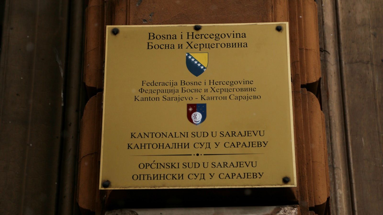 JEZIVO ZLOSTAVLJANJE! Djevojčicu tjerali na prosjačenje: Predavala im novac, oni ga trošili na narkotike, alkohol i kocku