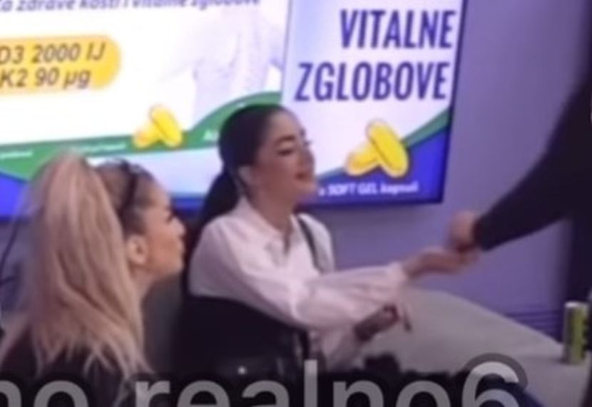 Anđela Đuričić snimljena kako krišom uzima tabletu za smirenje od zadrugarke (VIDEO)