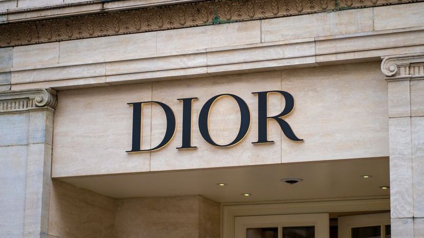ZBOG SPORNE REKLAME Kinezi optužili "Dior" za rasizam (FOTO)