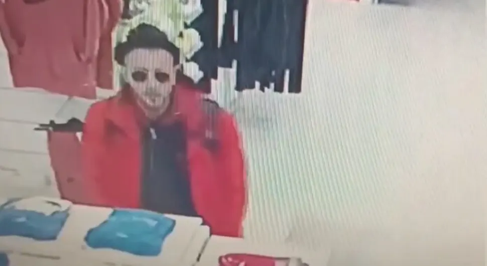 Sarajlija nonšalantno ušetao u butik i ukrao duks (VIDEO)