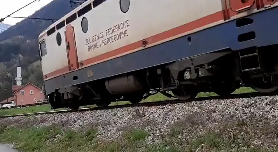 VOZ USMRTIO DJEVOJČICU (11) KOD ZENICE Prvi snimci sa mjesta tragedije (VIDEO)