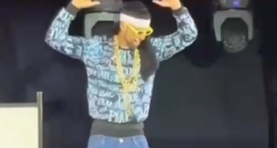 KAKAV CAR! Nole se maskirao u poznatog repera i napravio haos na žurci (VIDEO)