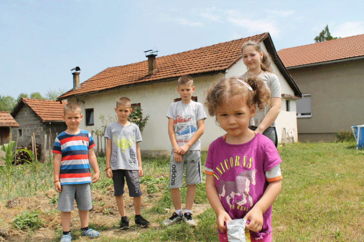"FOLKLOR IZ BLOKA" Humanitarna folklorna smotra za izgradnju kuće porodici Gašić 9. aprila