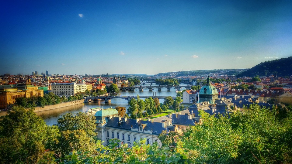 Upoznajte Prag - grad istorije i modernizma (FOTO)