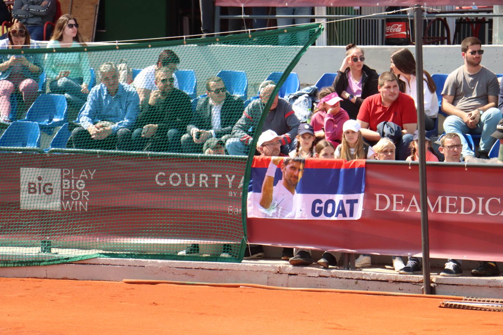 SVI HIPNOTISANO GLEDAJU U ĐOKOVIĆA Novak trenira u Banjaluci, a građani OPČINJENI: Kakav je ovo čovjek, dođe mi da vrisnem (FOTO/VIDEO)
