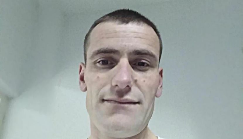 SA NOŽEM SE PREDAO POLICIJI Uhapšen pomahnitali ubica iz Ripnja