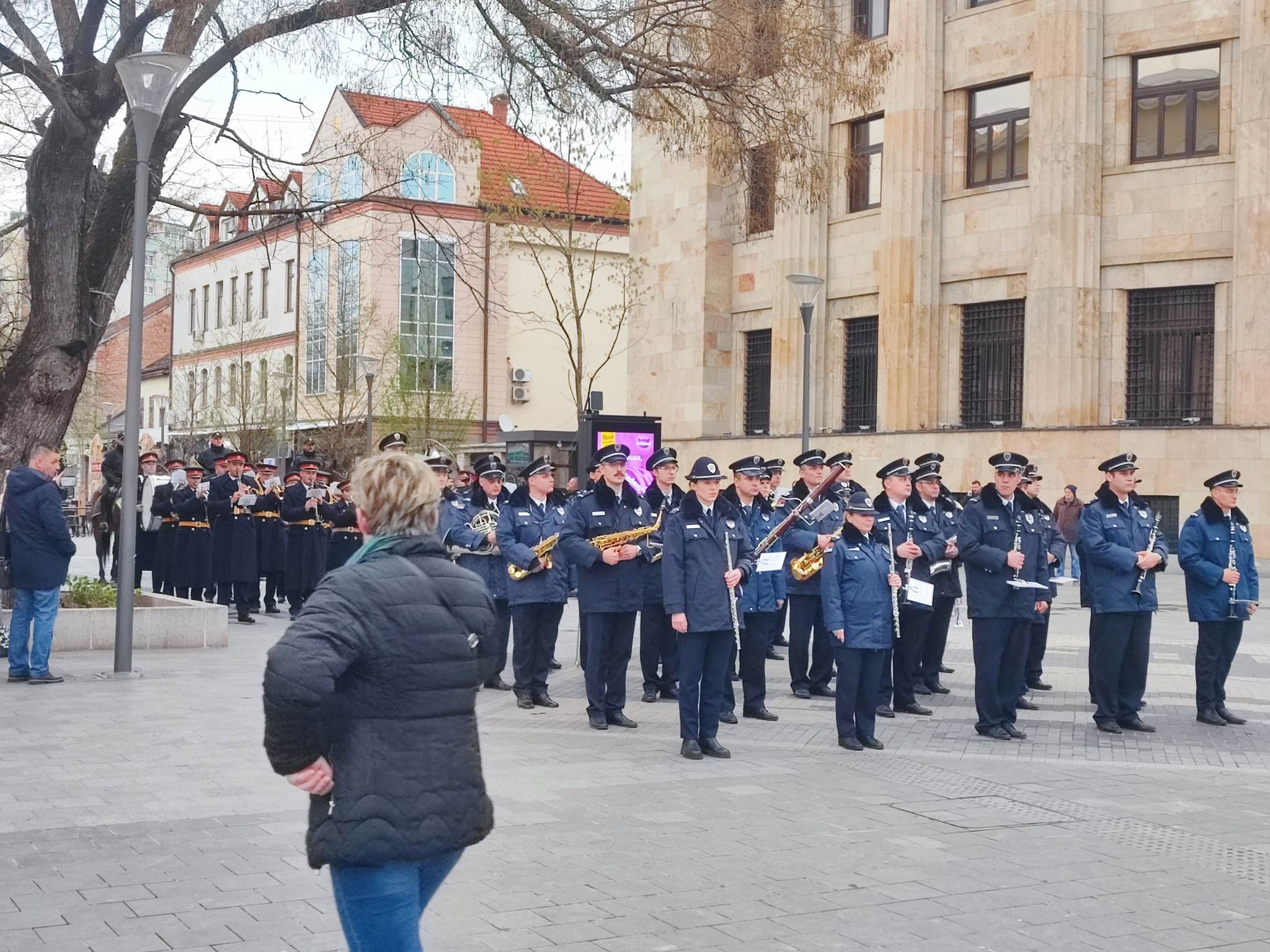 POVODOM DANA POLICIJE Ulicama Banjaluke prodefilovao Policijski orkestar MUP-a