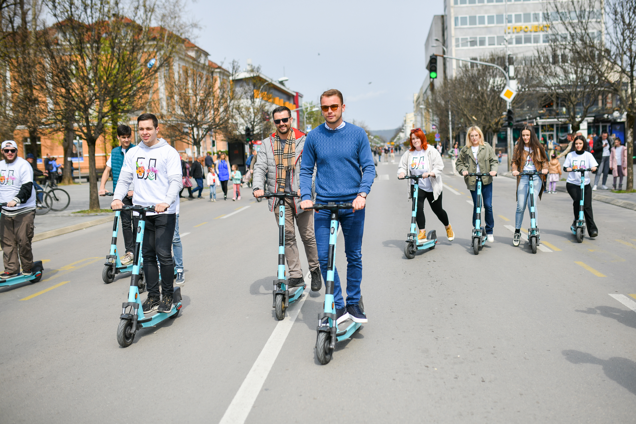 BANJALUČANINU TROTINET IZAŠAO NA NOS Kažnjen zbog "naljepnice", policiju nisu interesovala objašnjenja