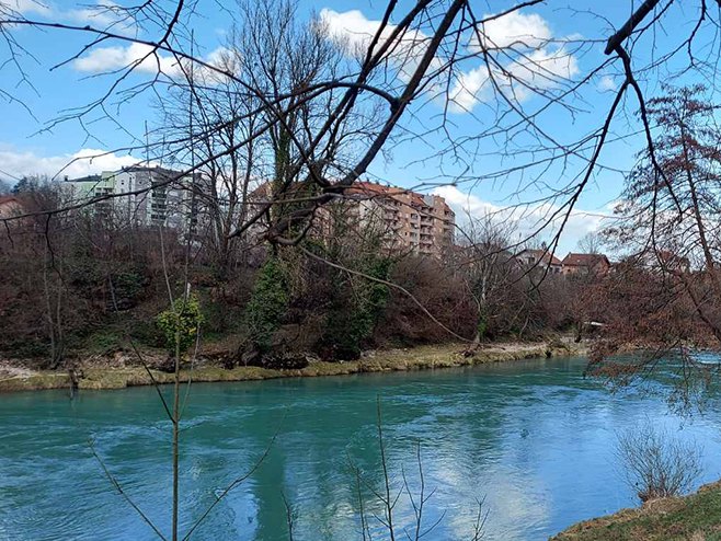 Novinar RTRS-a Ajdin Cikota spasio život starijem muškarcu koji je pokušao počiniti samoubistvo (VIDEO)