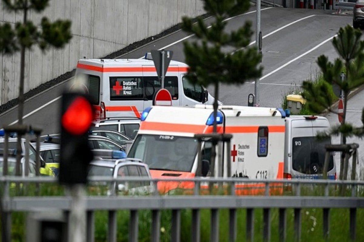 Detalji pucnjave u tvornici Mercedes-Benza: Dvoje mrtvih, osumnječini radio u logistici (VIDEO)