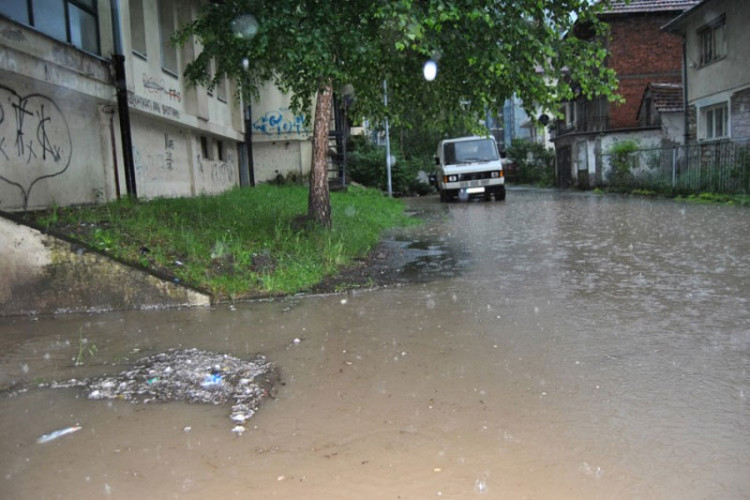 JAKO NEVRIJEME U ZVORNIKU U naselju Cer voda ušla u šest kuća