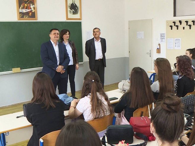 UKC Srpske ove godine zapošljava 30 najboljih učenika Medicinske škole
