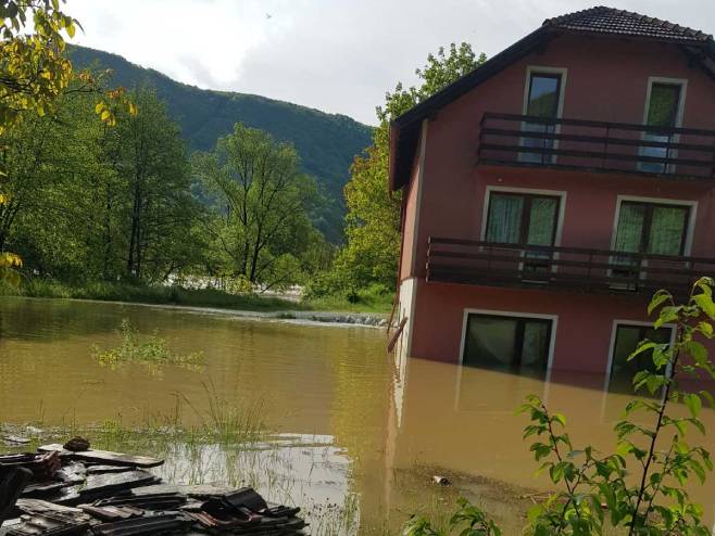 Izlila se Una u Martin Brodu, poplavljeno domaćinstvo (FOTO/VIDEO)