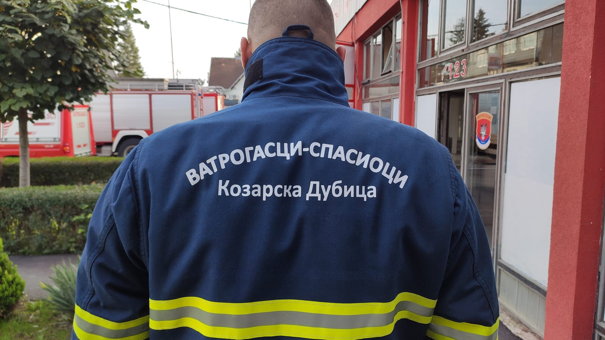 NEIZVJESNO I U KOZARSKOJ DUBICI Vatrogasci ispumpavaju vodu iz podruma zgrada (FOTO)