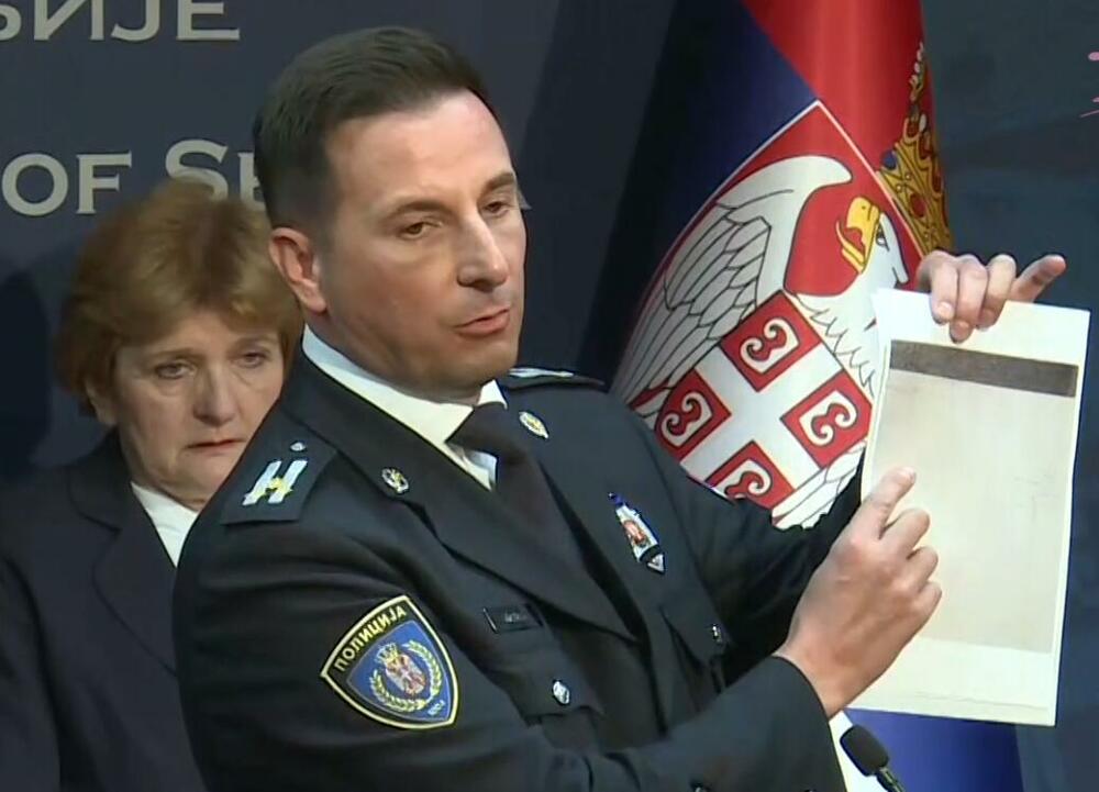 (EKSKLUZIVNE FOTOGRAFIJE) UBICA IMAO SPISAK ĐAKA ZA LIKVIDACIJU Načelnik policije otkrio: Maloljetnik mjesec dana planirao krvavi pir, napravio skicu škole i učionica (FOTO)