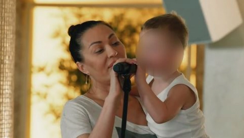 TALENTOVAN NA BAKU Mali Željko pjeva Cecinu hit "Beograd" od riječi do riječi