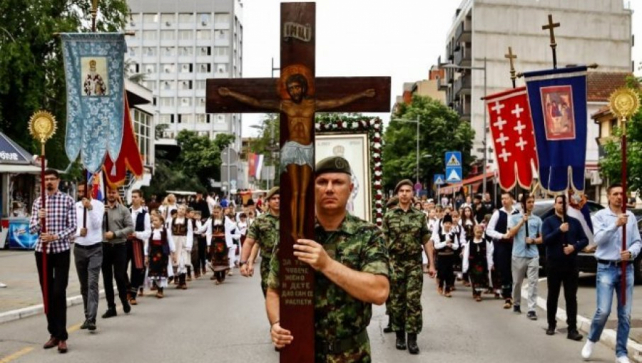 KIVOT VLADIKE NIKOLAJA KRENUO KA BEOGRADU Vojska Srbije prati i prenosi kovčeg sa moštima (FOTO)