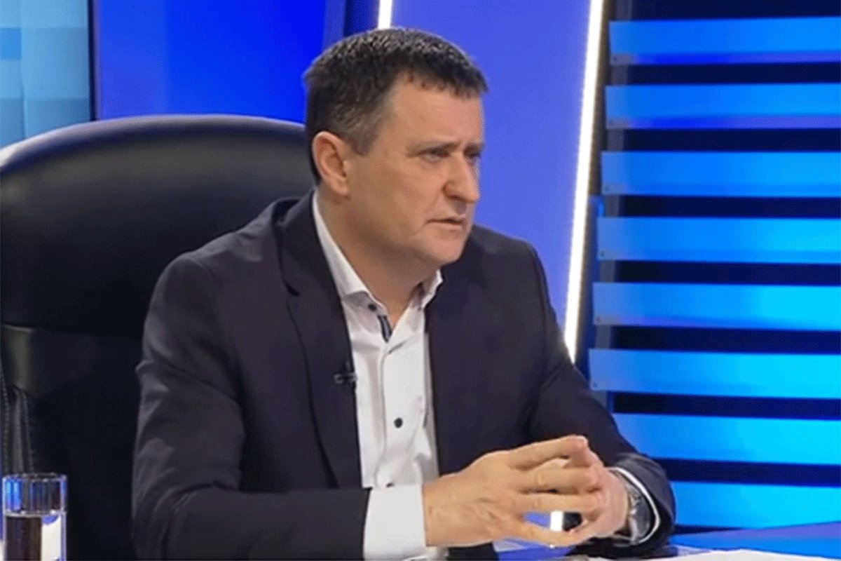PODRŽAVA DIREKTORE SREDNJIH ŠKOLA Đajić: Ne smijemo dati podatke svoje djece, vidite šta se desilo u Srbiji