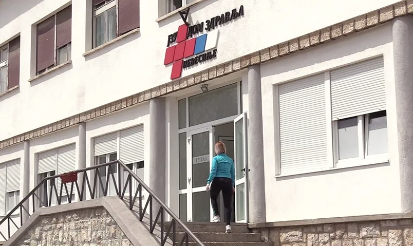 KOD LJEKARA ZAVRŠILO 200 LJUDI Nevesinjski Dom zdravlja krcat, sumnjaju na trovanje
