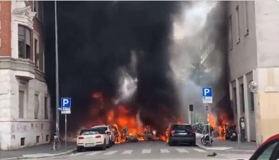 Eksplozija u centru Milana, gori nekoliko automobila (VIDEO)