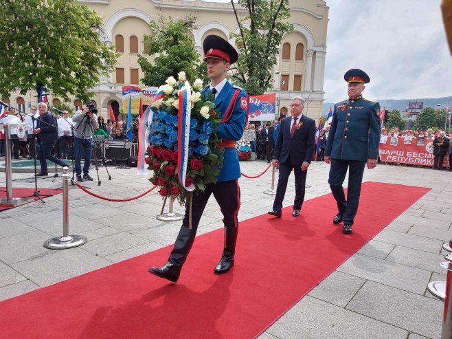 KALABUHOV NAKON POLAGANJA VIJENACA: Dan pobjede nad fašizmom - praznik koji ujedinjuje ruski i srpski narod