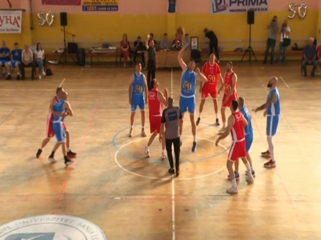 KOŠARKAŠKI ASOVI U KOZARSKOJ DUBICI: KK "Una" proslavila 50 godina postojanja, priređen spektakl za pamćenje (FOTO/VIDEO)