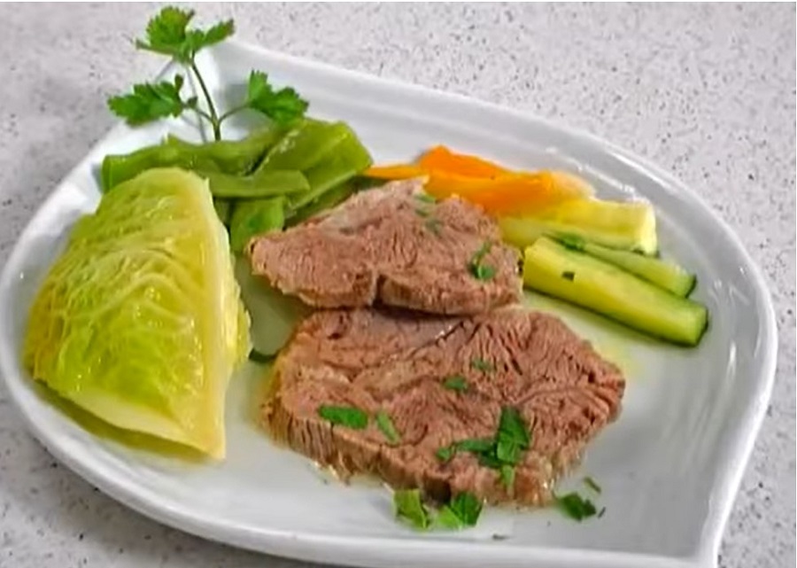 NAJRJEĐE GA OVAKO SPREMAMO Kad se meso za kuhanje treba ubaciti u hladnu, a kad u vrelu vodu?