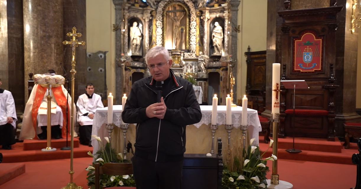RADI SE O 13 DJEČAKA, NAJMLAĐI JE IMAO ŠEST GODINA Skandal u Hrvatskoj! Nadbiskup u suzama detaljno opisivao slučajeve zlostavljanja: "Osjećam duboku tugu i sram..." (FOTO)