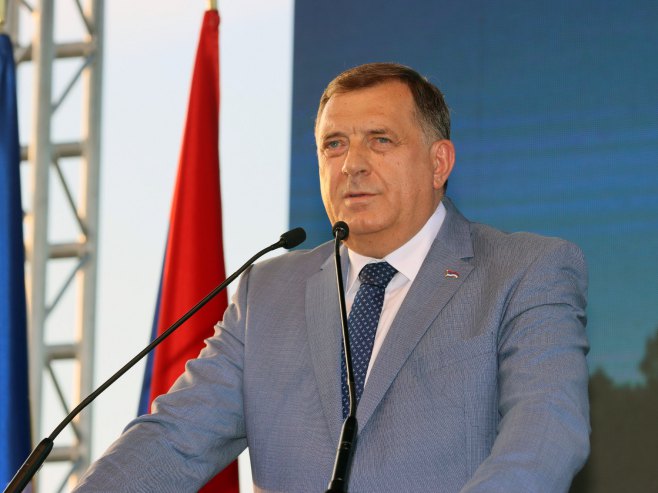 NIJE KOMPETENTAN DA GOVORI BILO ŠTA Dodik: Samo je Šmit nelegalan ovdje