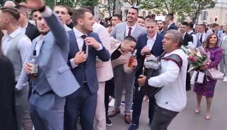 Učenici Tehničke škole  otvorili sezonu matura u Banjaluci (VIDEO)