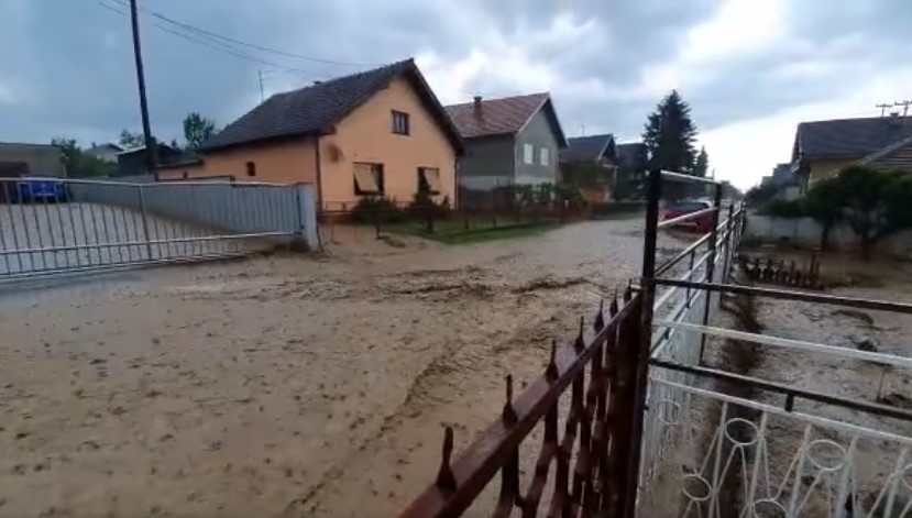 Snažno nevrijeme zahvatilo Hrvatsku (VIDEO)