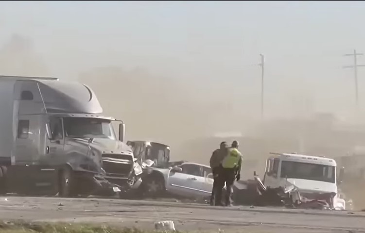 HAOS U ILINOISU Pješčana oluja izazvala stravičan sudar 72 vozila, šestoro mrtvih (VIDEO)