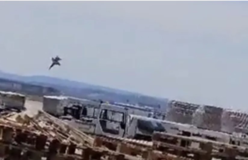 JEZIV SNIMAK Srušio se španski borbeni avion F-18, pilot preživio