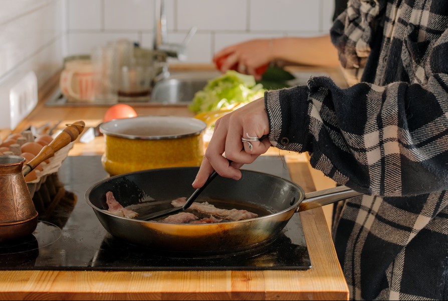 NEMA VIŠE NEREDA U KUHINJI Kako da spriječite prskanje ulja tokom prženja?