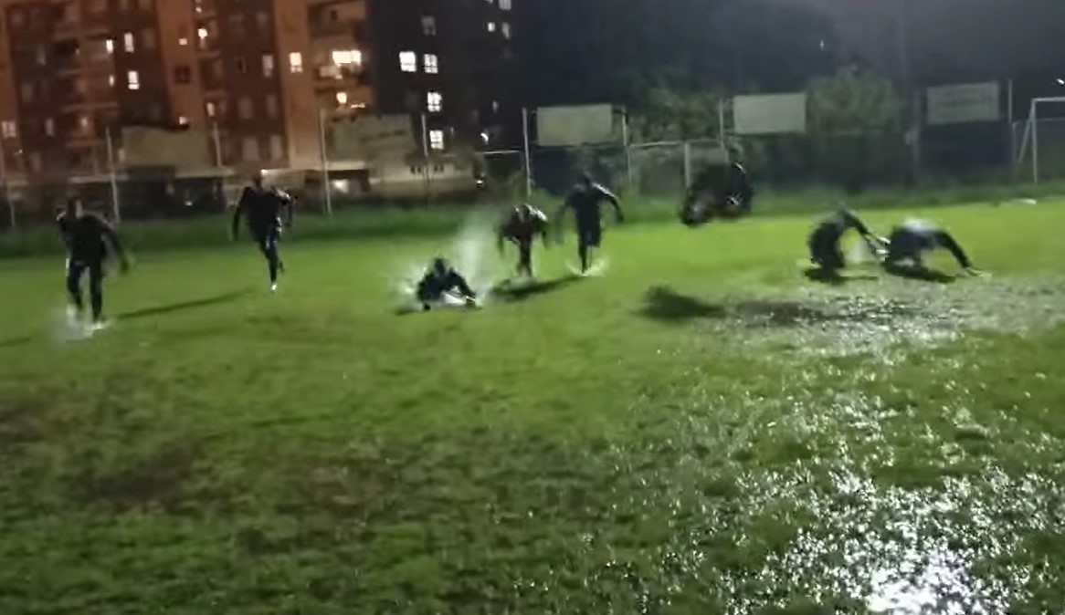 HIT VIDEO! OVO JE NJIMA SVAKODNEVICA Golmani po noći „plivali“ na BSK-ovom stadionu (VIDEO)
