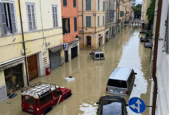 NAJGORE POPLAVE U PROTEKLIH 100 GODINA Šteta u Italiji najmanje milijardu evra (FOTO)