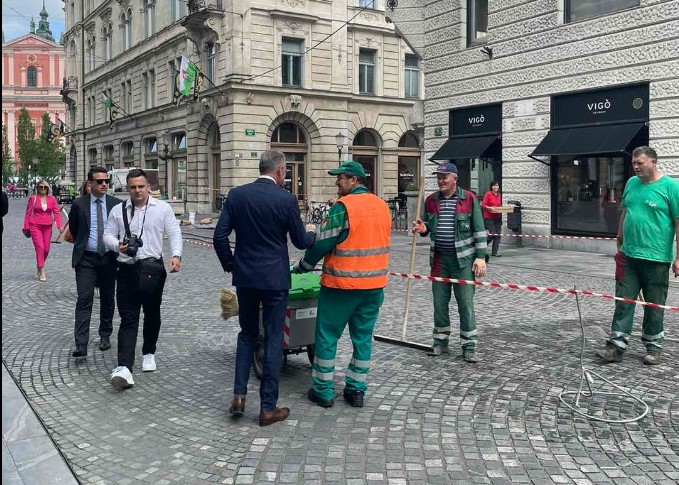 PREPOZNALI GA ZEMLJACI Igor Radojičić u Ljubljani razgovarao sa radnicima iz BiH (FOTO)
