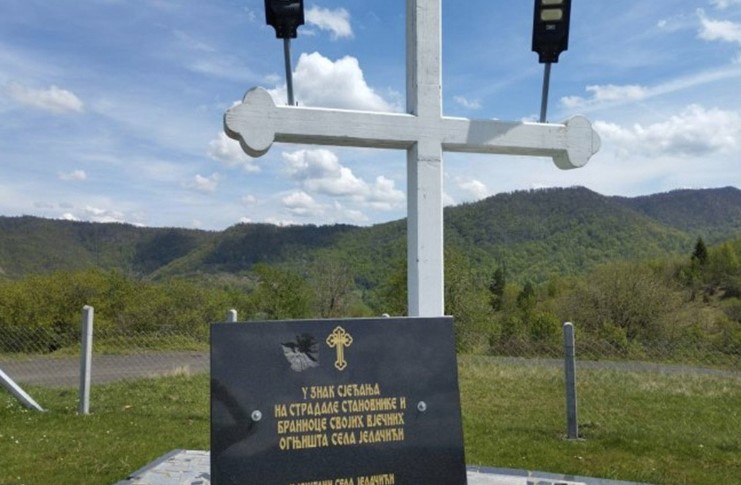 POSVEĆENA UBIJENIM SRBIMA Skrnavljena spomen-ploča u Јelačićima, ponovo na meti vandala