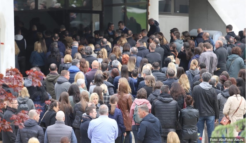 POTRESNE RIJEČI NA ISPRAĆAJU MLADOG PIJANISTE Sahranjena još jedva žrtva krvavog pira na Vračaru