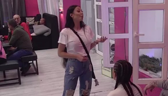 "JA SAM OGLEDALO SVIH VAŠIH POTREBA, ŽELJA..." Maja i Anđela opet zaratile zbog Zvezdana, pa se žestoko izvrijeđale! Šok! (VIDEO)