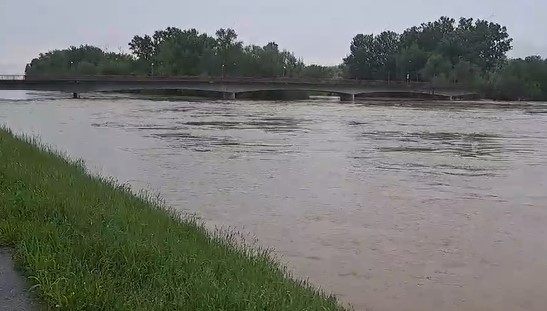 NEIZVJESNA NOĆ PRED NAMA Proglašene vanredne mjere odbrane od poplava u Kostajnici (VIDEO)