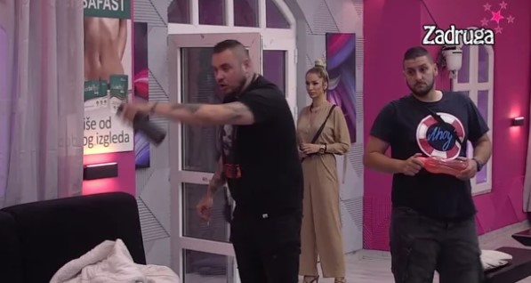 Car i Maja čašćavaju jedno drugo najgnusnijim uvredama, skala netrpeljivosti doživjela eskalaciju! (VIDEO)